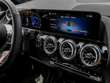 صورة 8 لـ 2025 Mercedes-BENZ EQA
