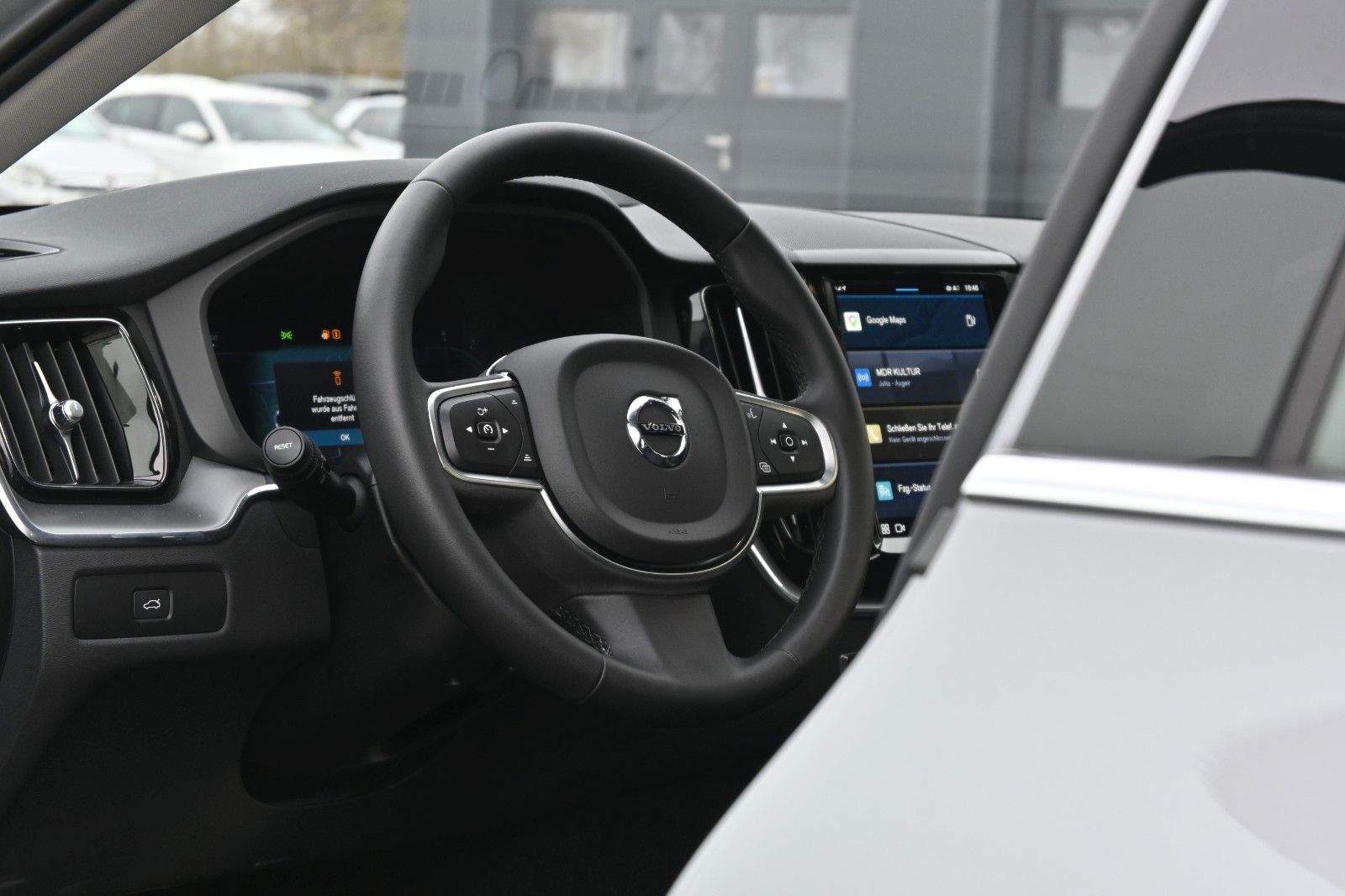 Fahrzeugabbildung Volvo XC60 B4D FWD Core*RFK*Qi*el.Heckkl*GoogleMaps