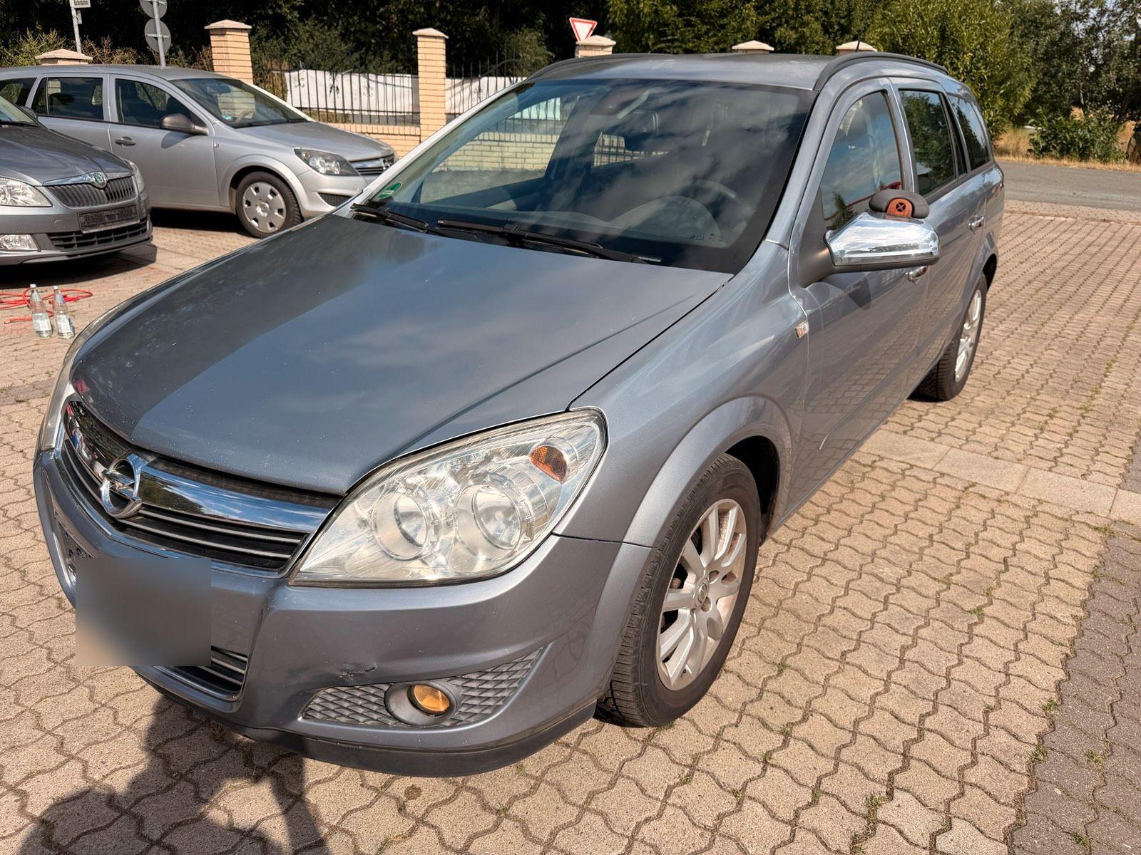 Opel Astra 2007 — rear view