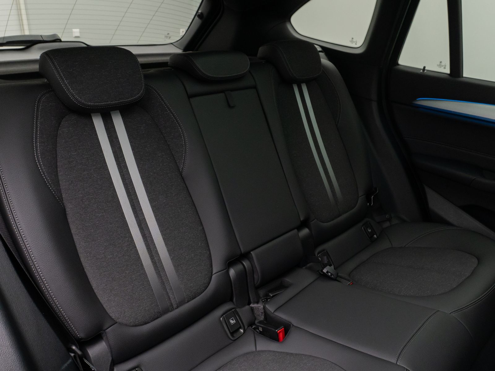 Fahrzeugabbildung BMW X1 xD25e M Sport Panorama Kamera HUD DAB HiFi