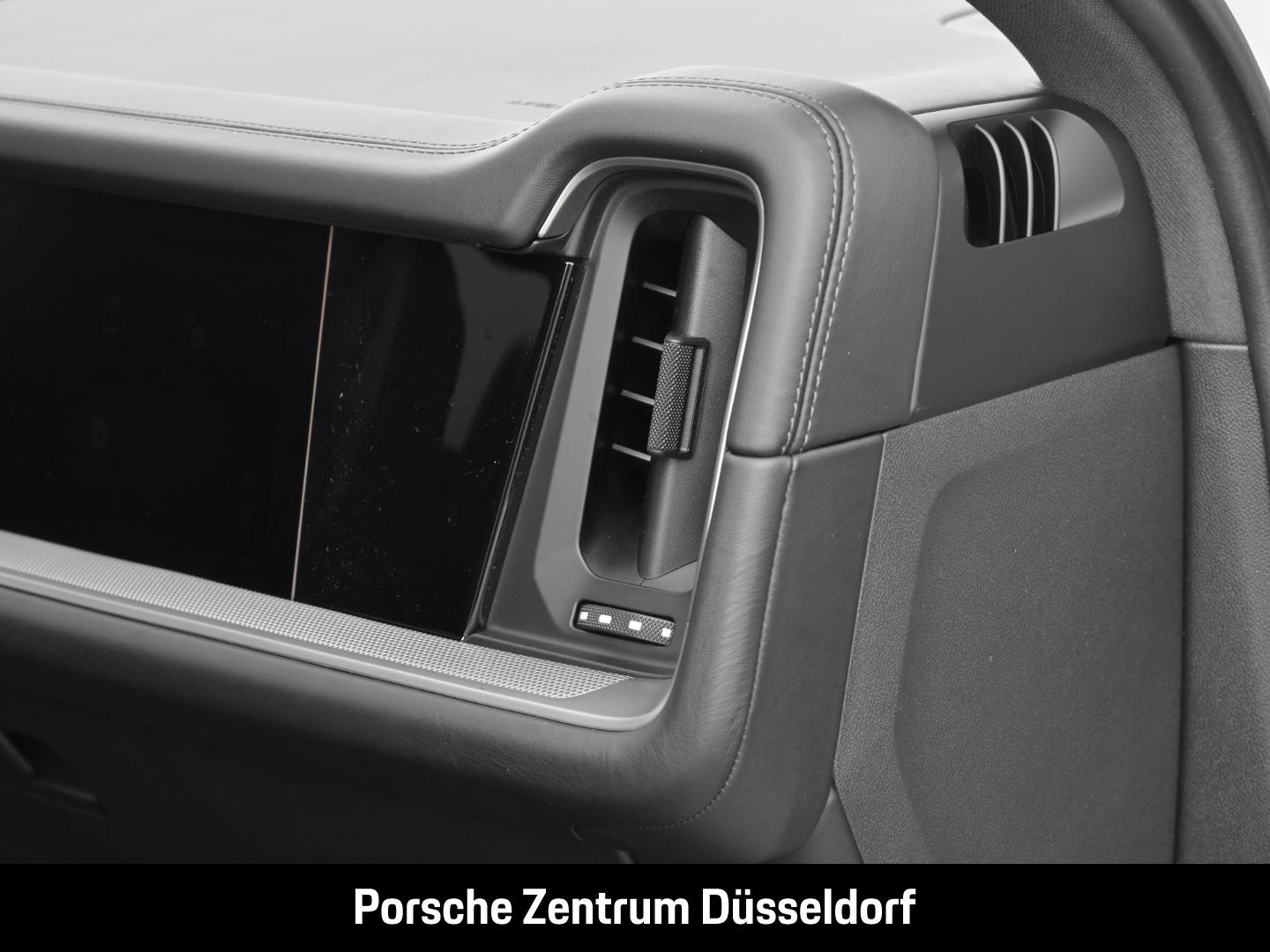 Porsche Cayenne E-Hybrid Coupe Surround-View Head-Up