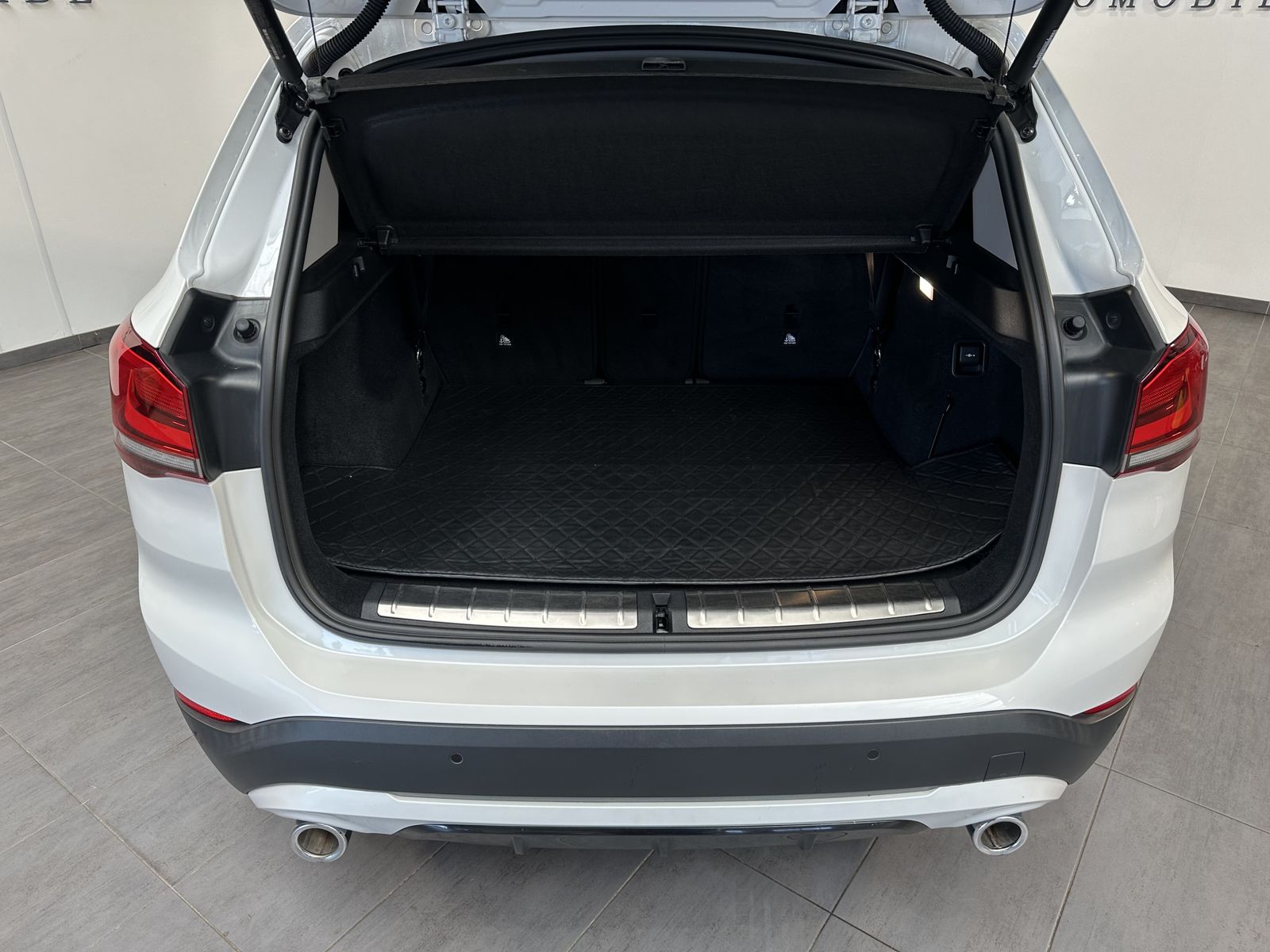 Fahrzeugabbildung BMW X1 xDrive20d Sport-Line LED+SHZ+AHK+DAB+DA+19ZO
