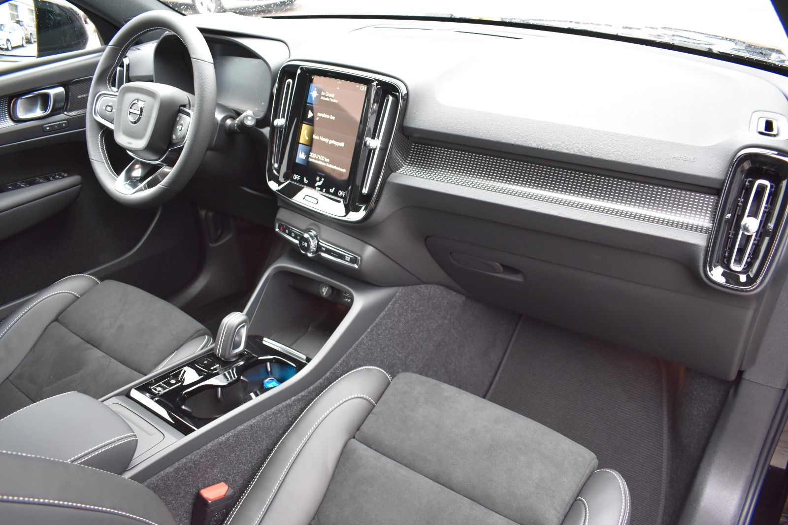 Fahrzeugabbildung Volvo XC40 B4 Autom. R-Design*H&K*RFK*ACC*AHK