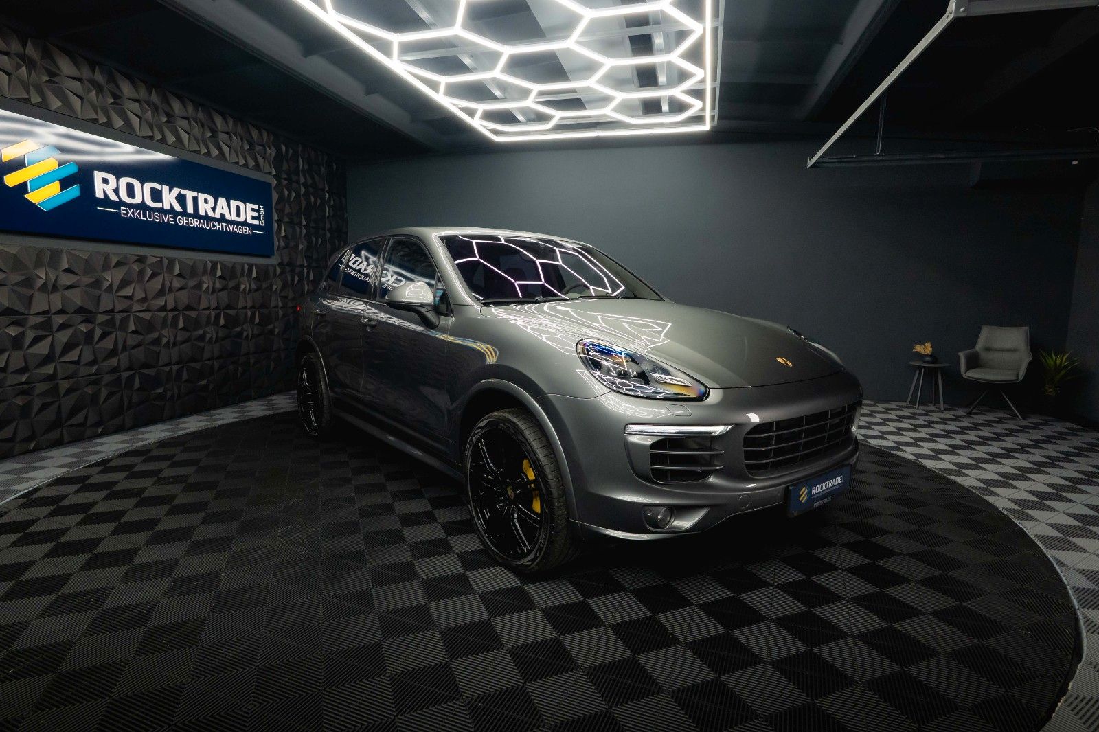 Fahrzeugabbildung Porsche Cayenne S Sport-Design Paket Carbon KERAMIK *LED