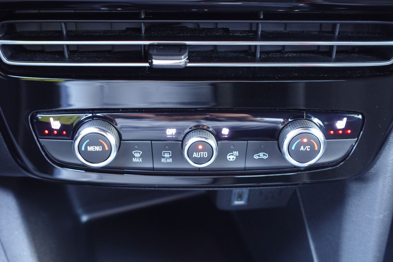 Fahrzeugabbildung Opel Mokka GS 1.2T AUTOMATIK,Kamera,Sitzhzg,Allwetter