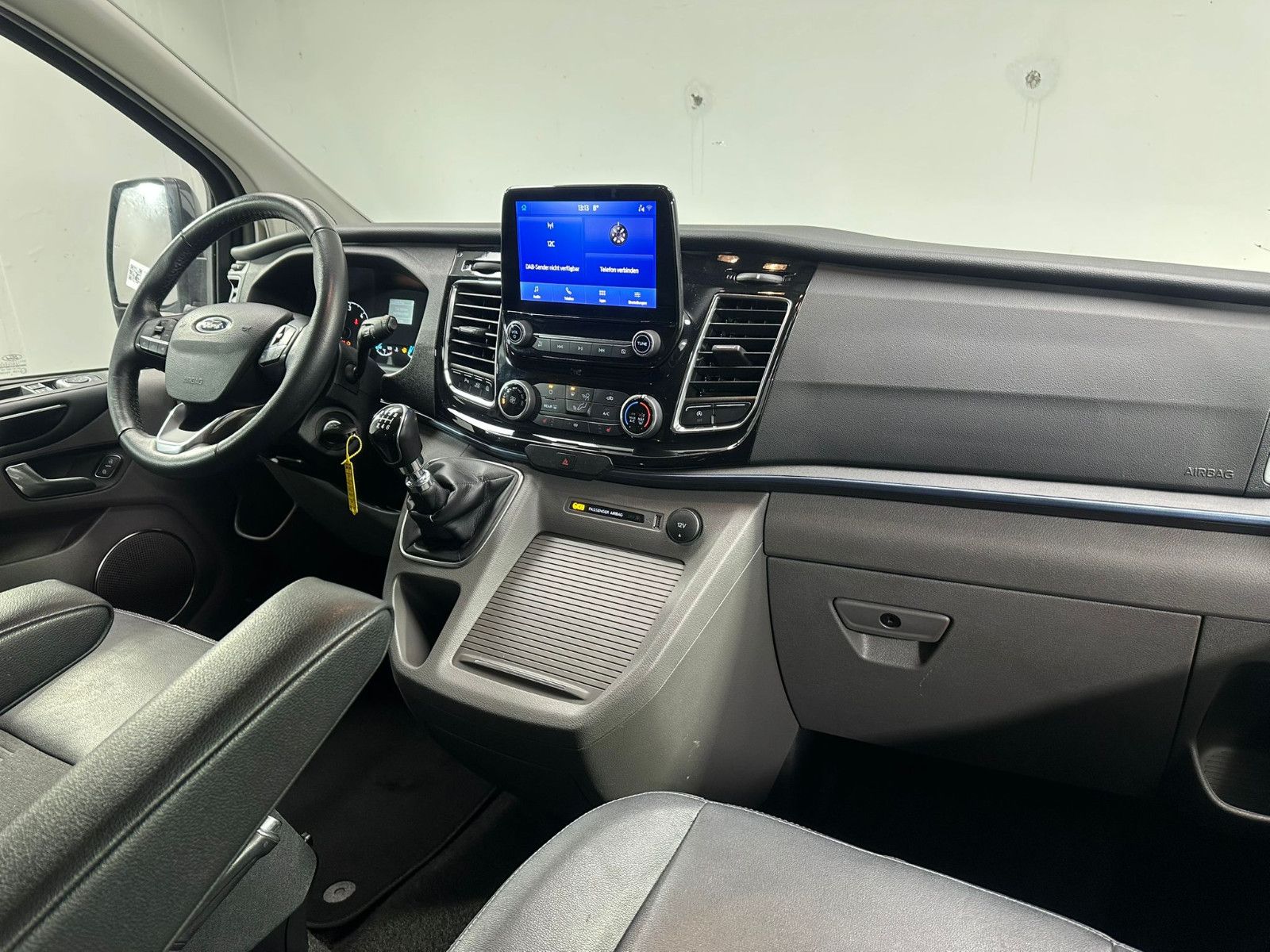 Fahrzeugabbildung Ford Tourneo Custom 320  L1H1 *AHK*ACTIVE*8-Sitzer*