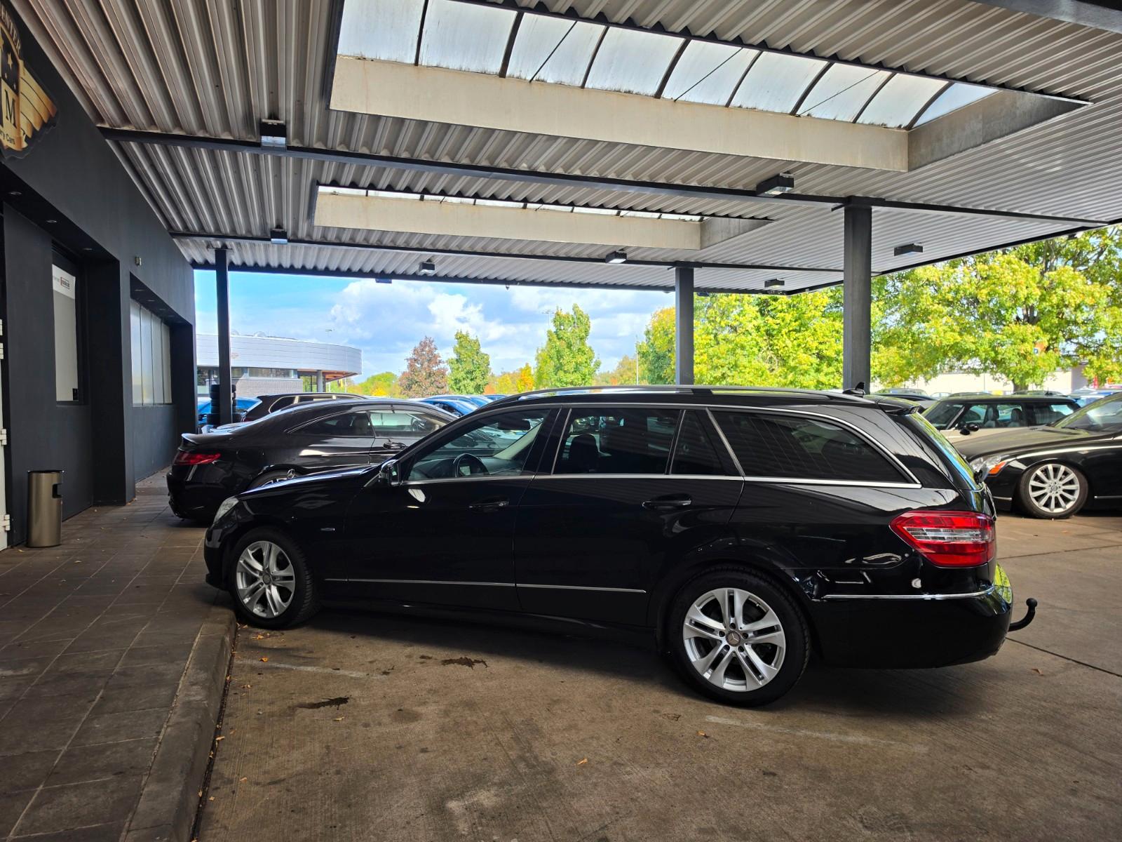Mercedes-Benz E200 2011 — photo 8