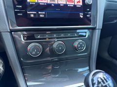 Fahrzeugabbildung Volkswagen Golf VII Lim 1.6 TDI Comfortline *ACC*SHZ*PANO*