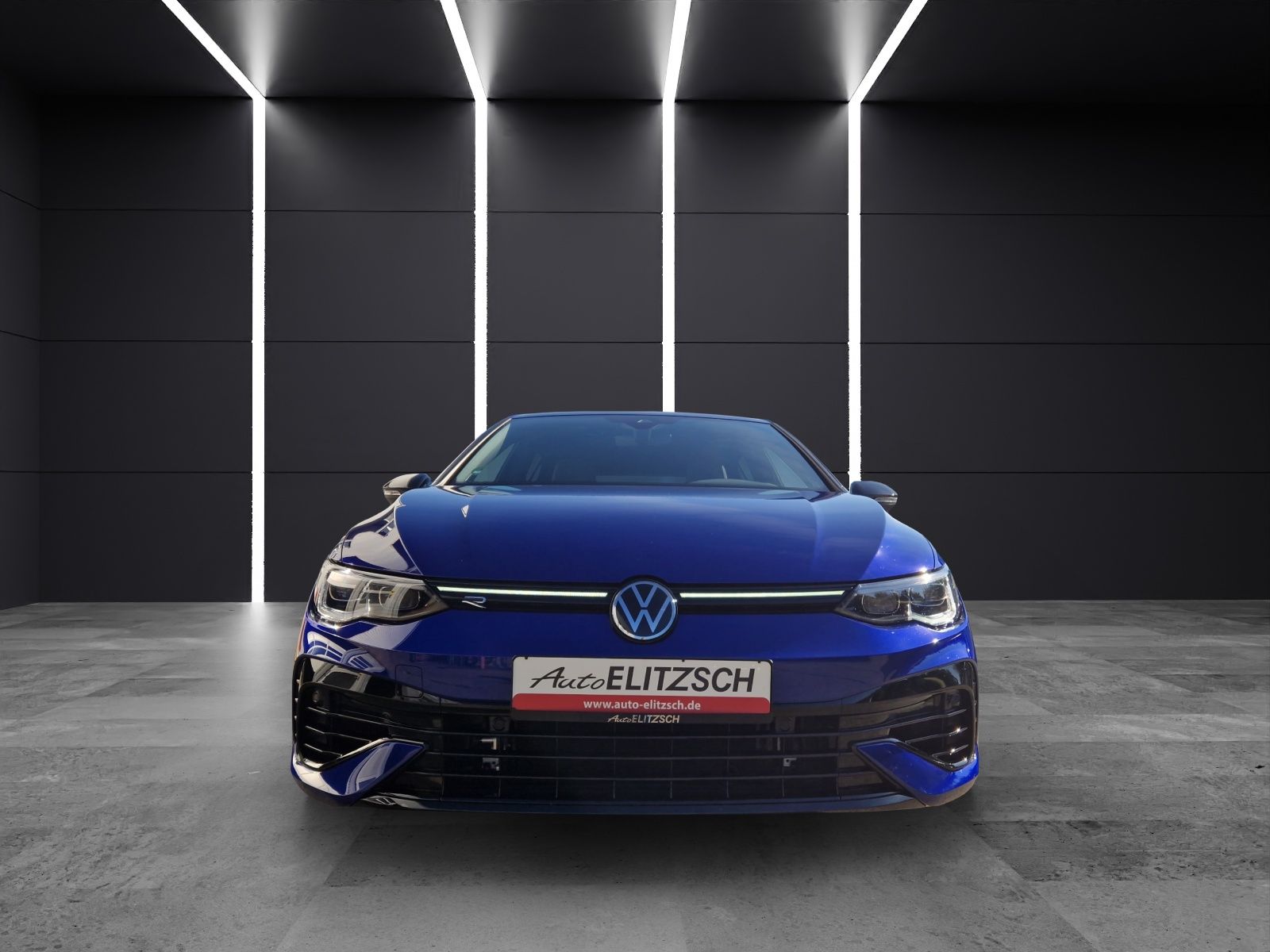 Fahrzeugabbildung Volkswagen Golf VIII R 4M DSG Matrix ACC SHZ Navi-Pro RearV