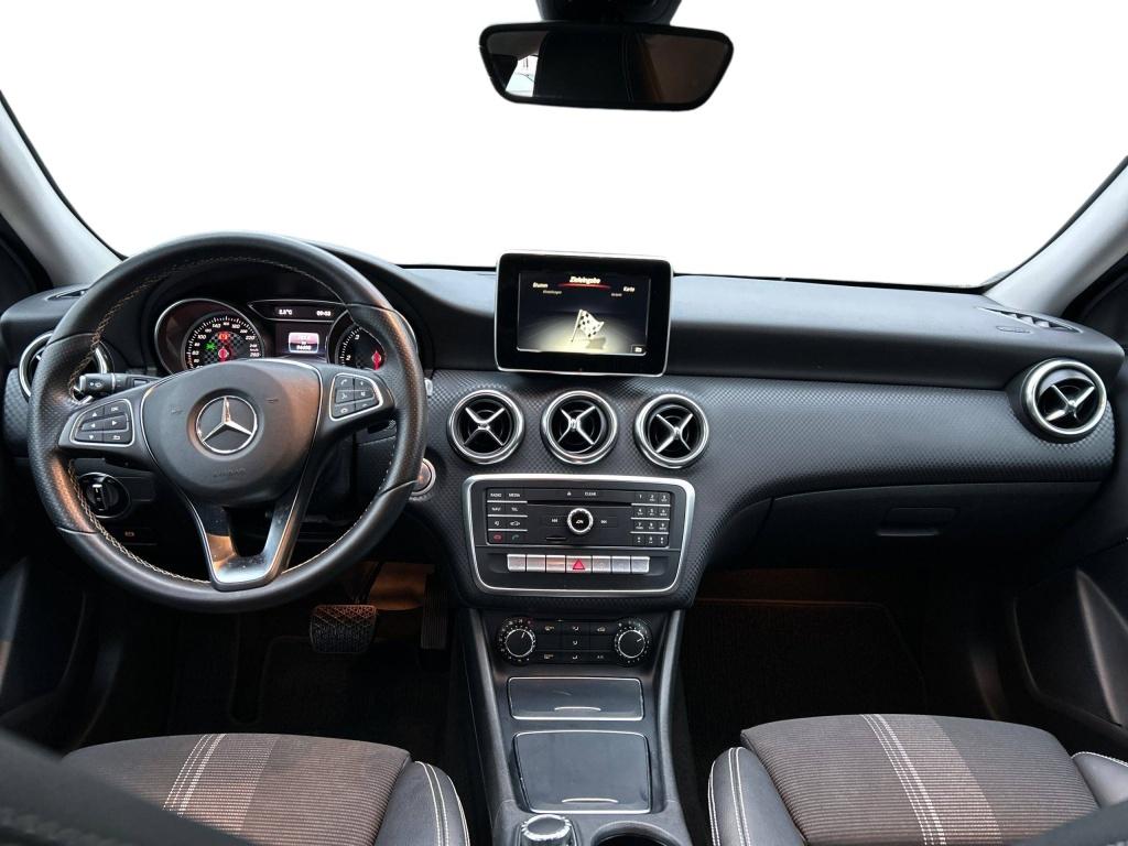 Mercedes-Benz A 180 d AUT Kam. KeyLess KlimaA LED LM Navi PDC