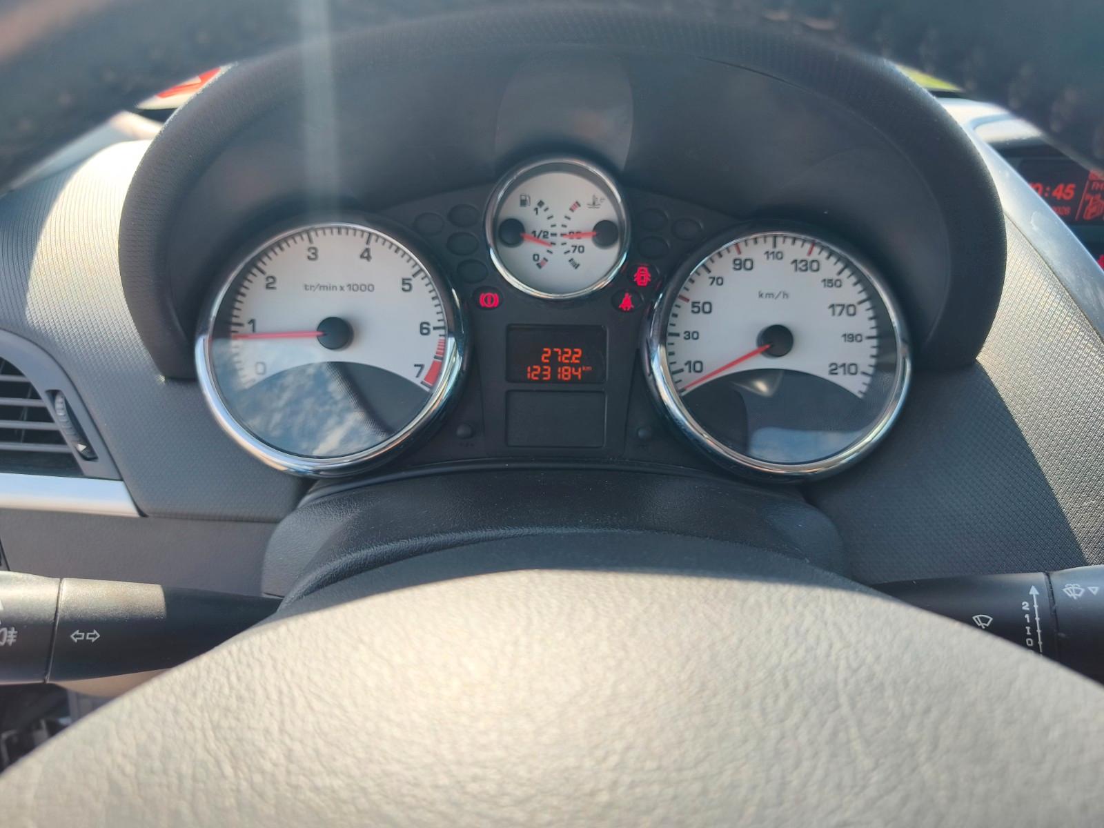 Peugeot 207 2012 — photo 10
