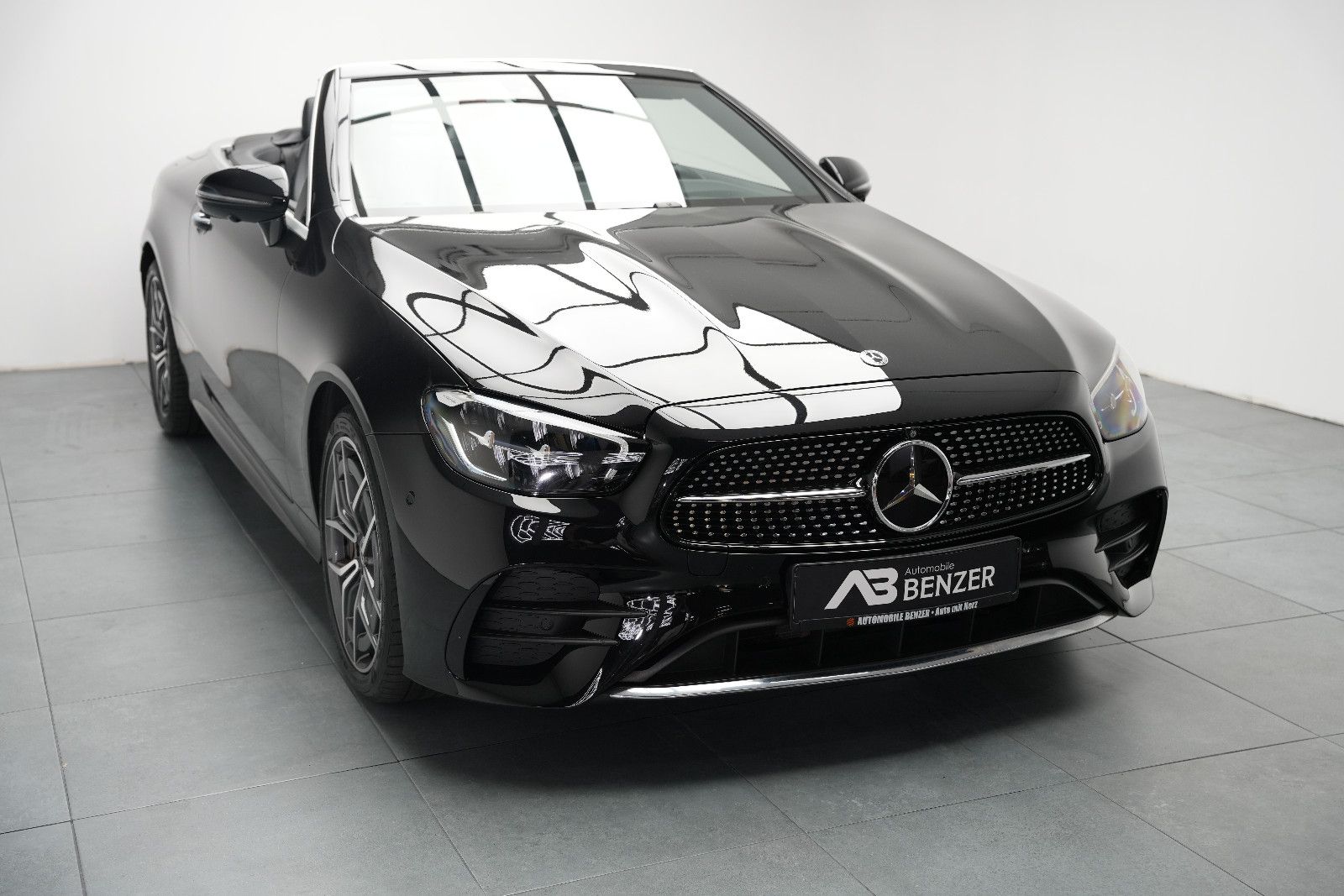 Fahrzeugabbildung Mercedes-Benz E 450 Cabrio AMG/BURMESTER/HUD/AMBIENTE/MASSAGE/