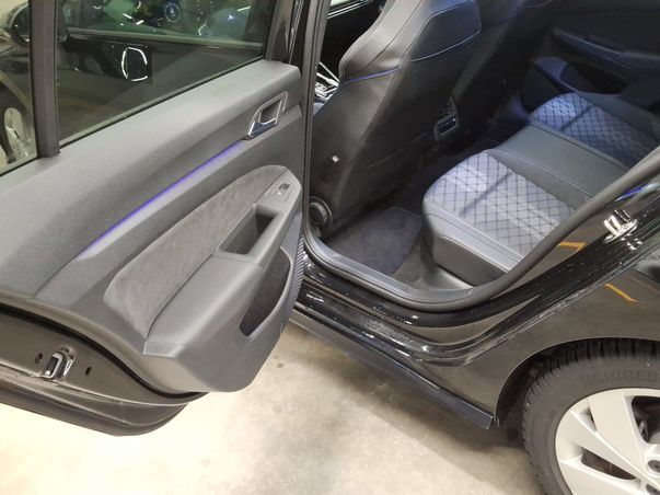 Fahrzeugabbildung Volkswagen Golf VIII Variant eTSI R-Line DSG LED Navi AID A