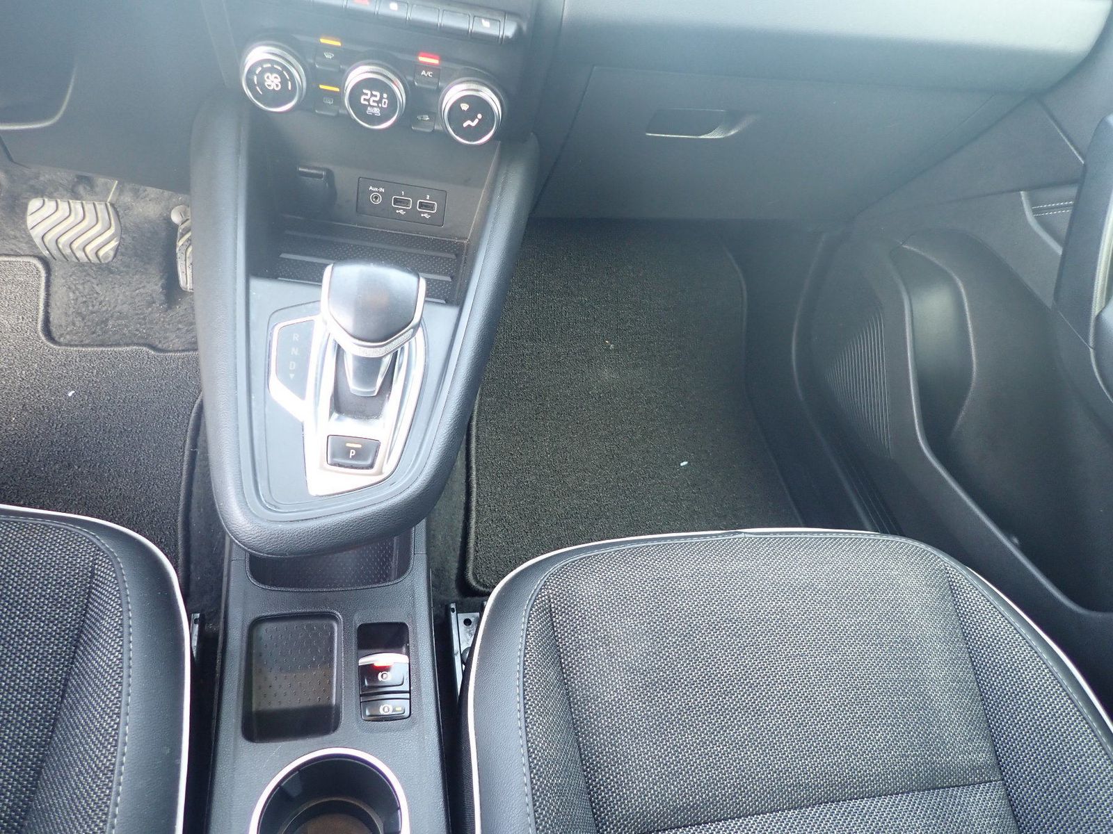 Fahrzeugabbildung Renault Captur Techno Mild Hybrid 140