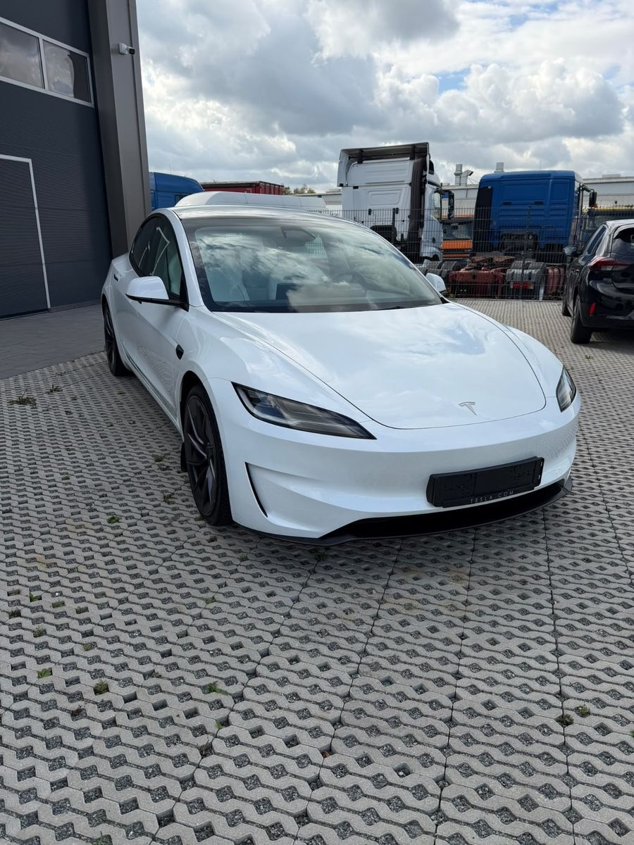 Tesla Model 3 Long Range Dual AWD Performance