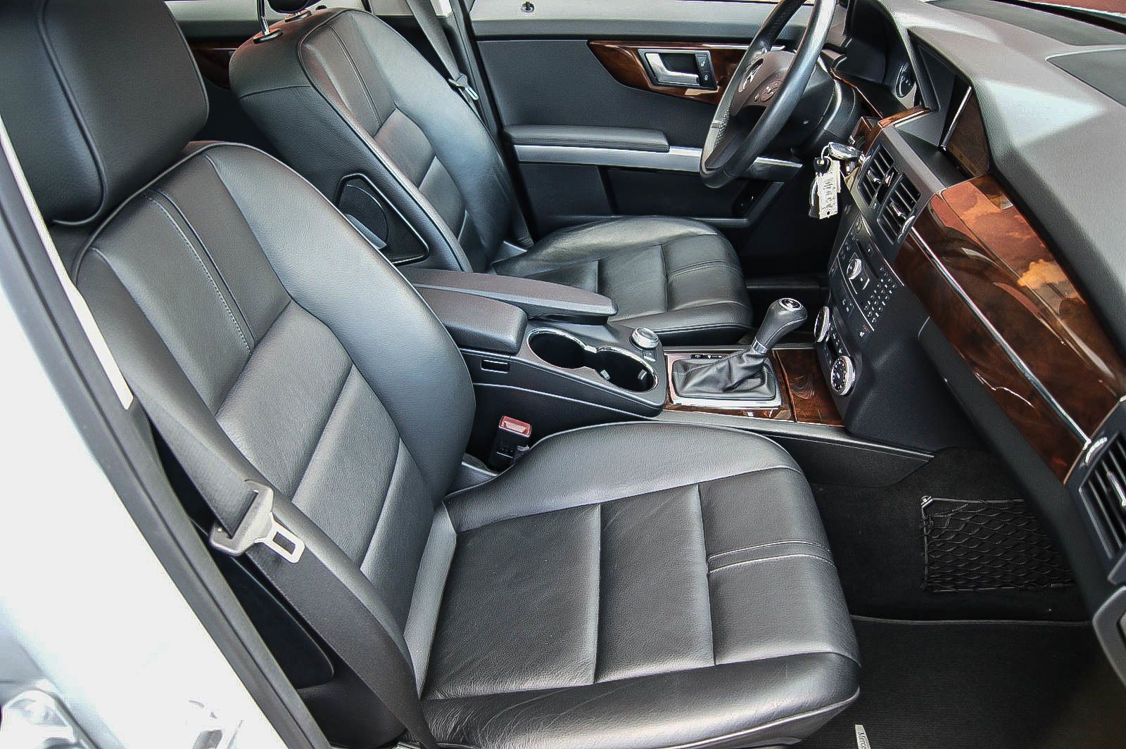 Fahrzeugabbildung Mercedes-Benz GLK 350 4-Matic PANORAMA COMAND 37.700km 1.HAND