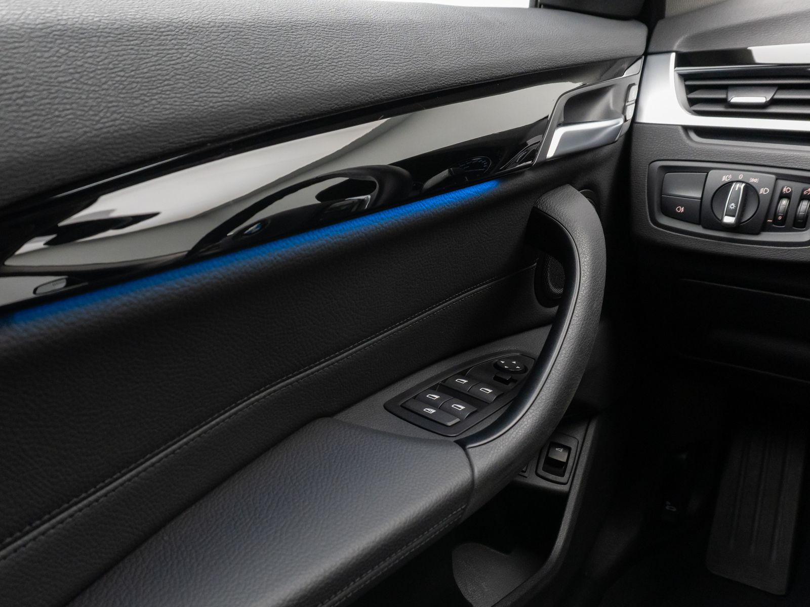 Fahrzeugabbildung BMW X1 xD25e PDC DAB Navi Lordos Geschwindigkeitsreg