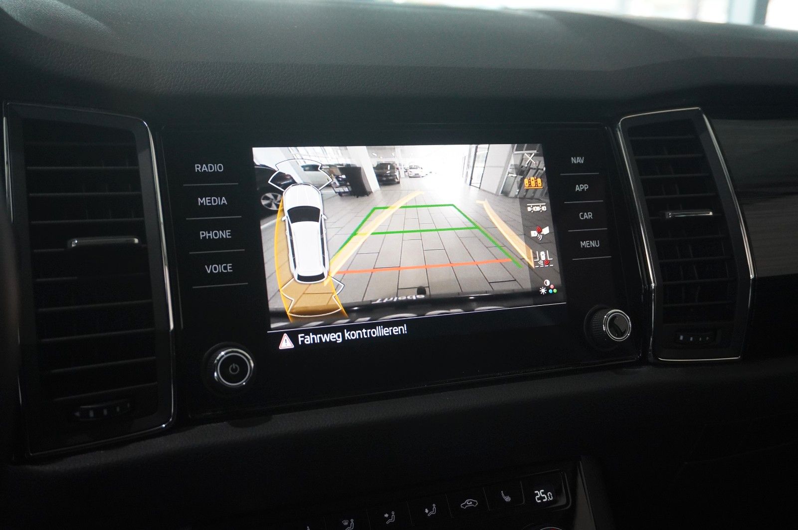 Fahrzeugabbildung SKODA Kodiaq 2.0D STYLE 7-SITZ NAVI/LED/KAMERA/ACC/AHK