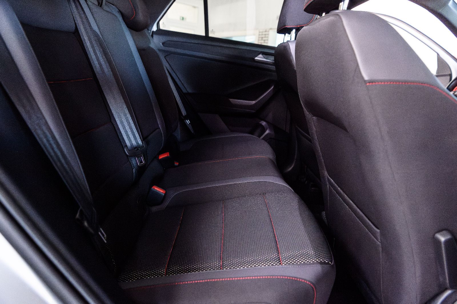 Fahrzeugabbildung Volkswagen T-Roc Sport 1.5 TSI DSG "beats" LED +STANDHZ.