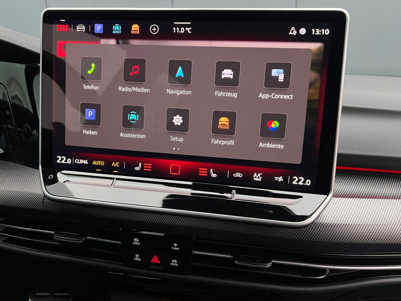 Fahrzeugabbildung Volkswagen Golf VIII R 2.0 TSI DSG 4MOTION *IQ.Light, Black