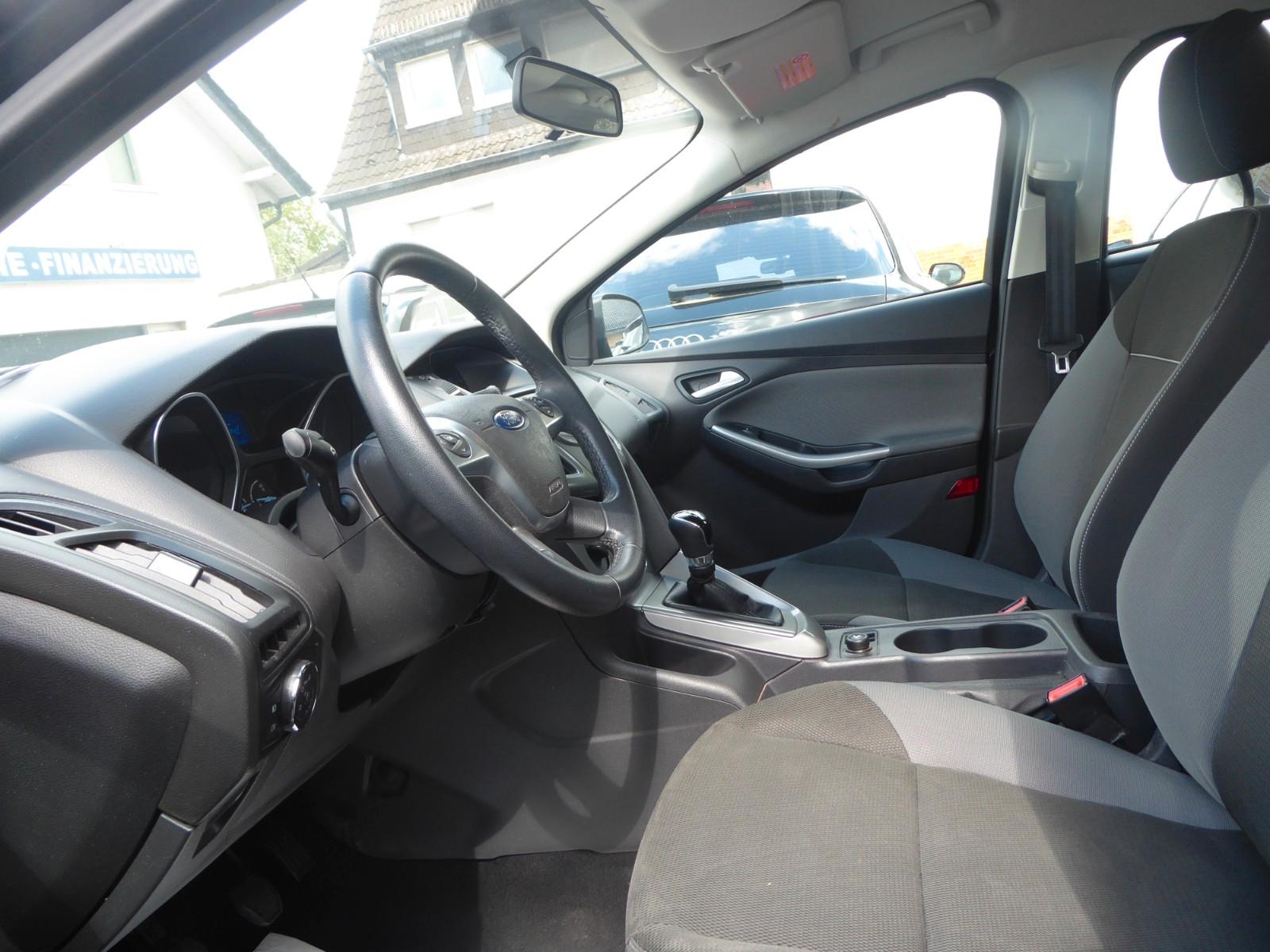 Ford Focus 2011 — photo 13