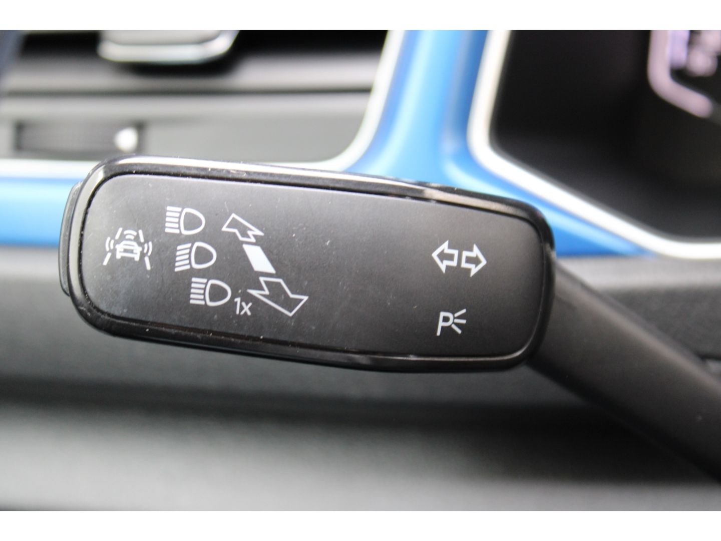 VW T-Roc 1.5 TSI Style 45 DSG ACC LED Pano RFK StHz - Image 16