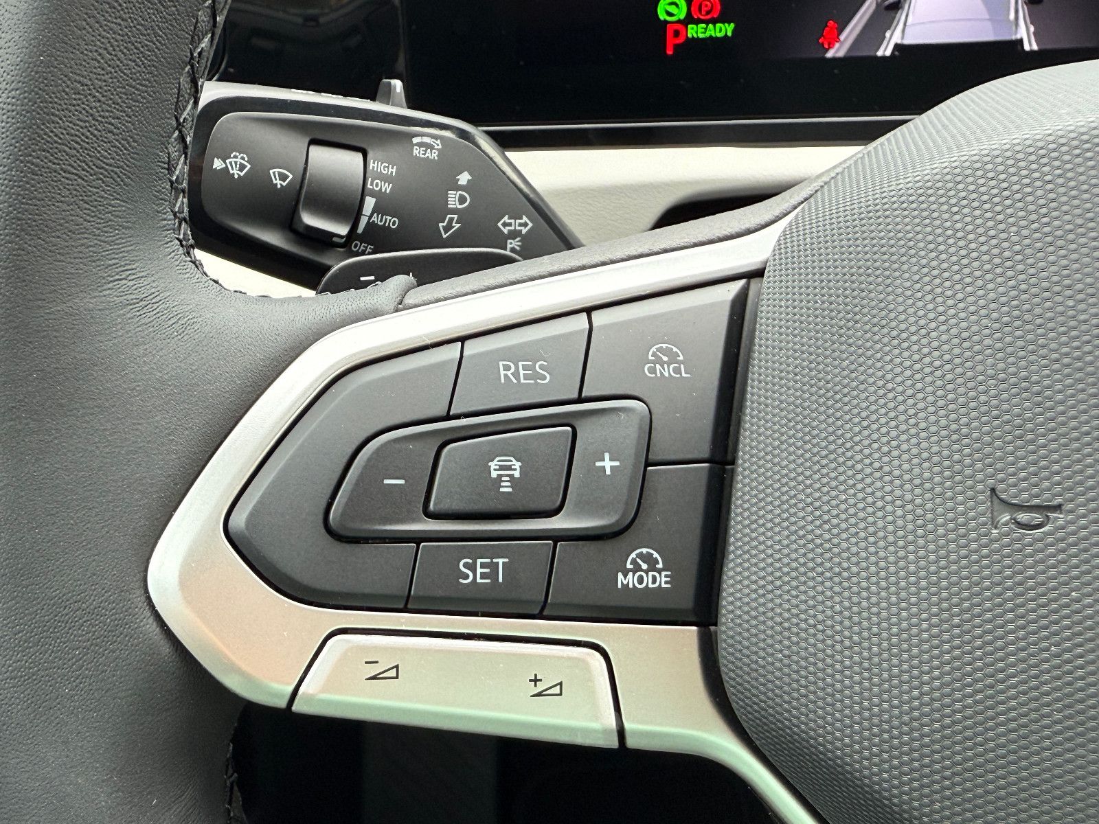 Fahrzeugabbildung Volkswagen Tiguan Elegance AHK ACC HUD LED-Matrix Massage