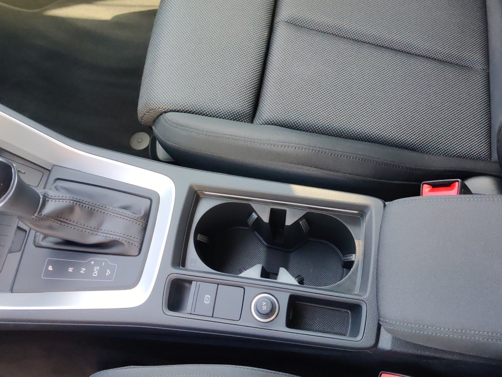 Fahrzeugabbildung Audi Q3 35 1.5 TFSI advanced AHK,LED,Navi,SHZ,ACC,PDC