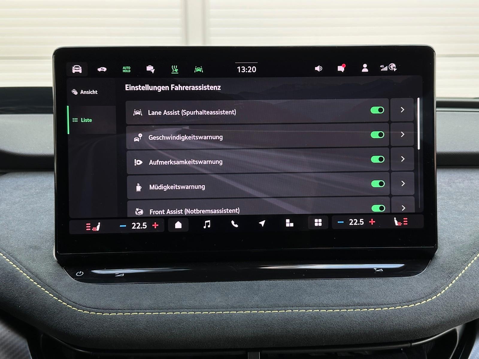 Skoda RS 340PS 4x4 NAVI Wär.Pumpe DCC eHK LM21"AHK