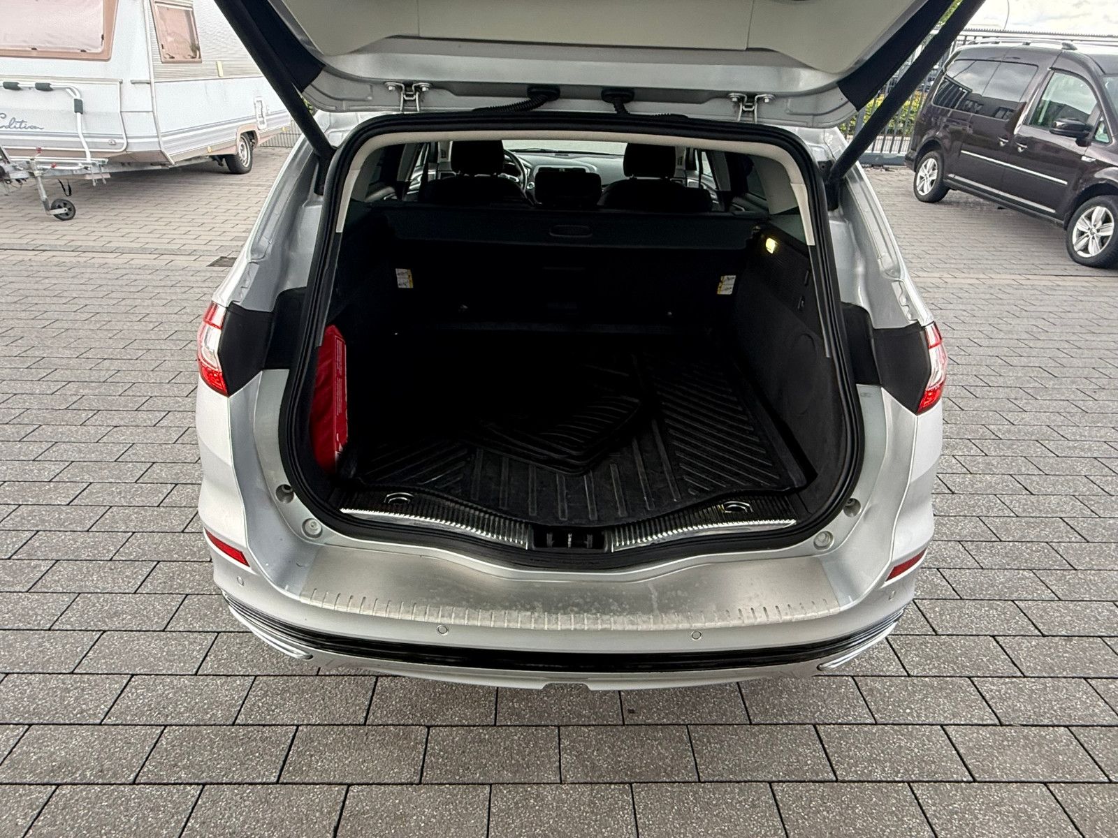 Fahrzeugabbildung Ford Mondeo Turnier Titanium NAVI KLIMA LED PDC AHK