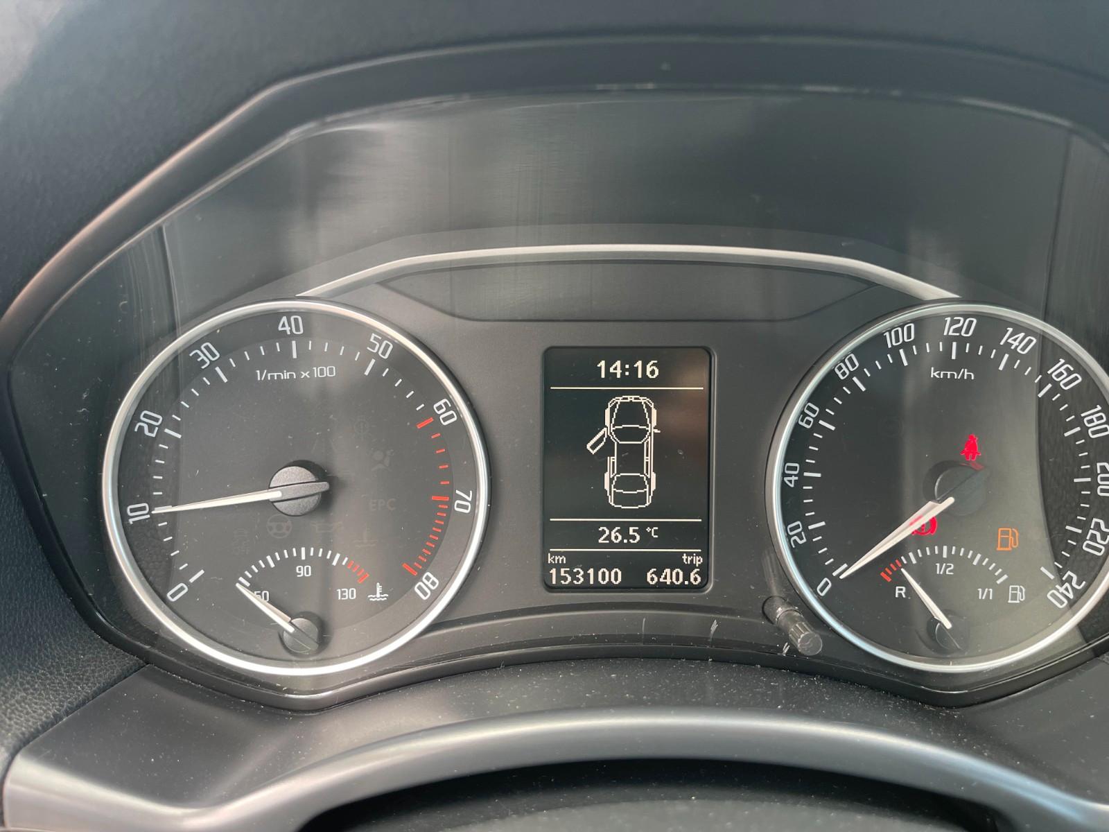 Skoda Octavia 2010 — photo 14