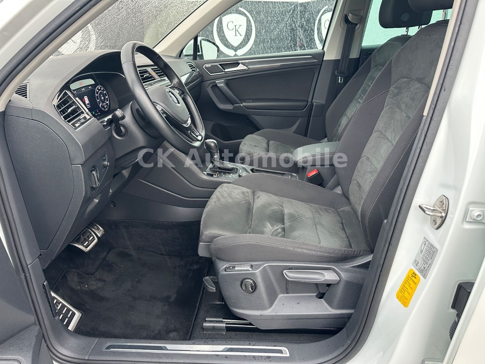 Fahrzeugabbildung Volkswagen Tiguan Highline DSG 2.0TDI 4Motion/Head-Up/Pano