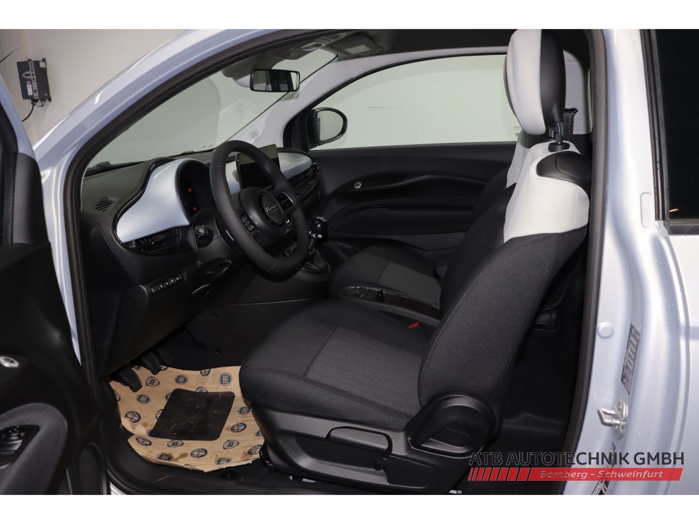 Fahrzeugabbildung Fiat 500 ICON + Komfortpaket Hybrid 1.0l PDC Rückfahr