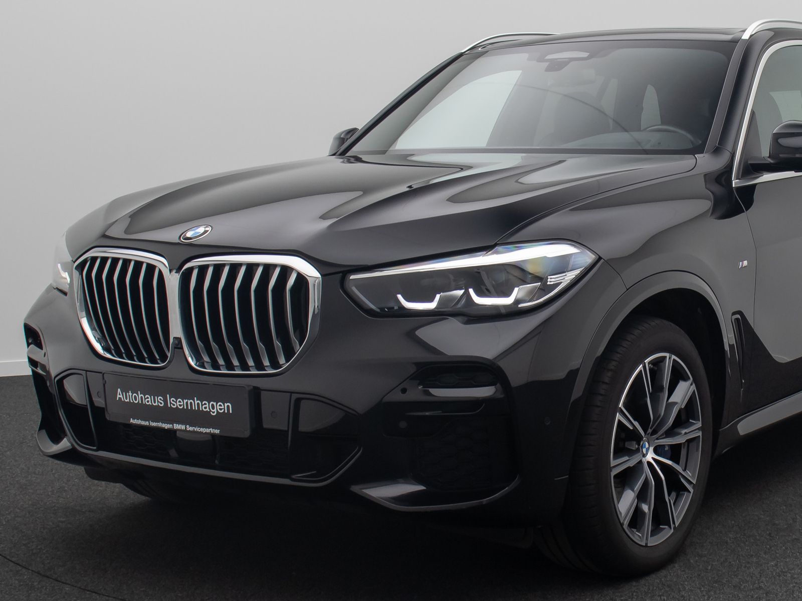 Fahrzeugabbildung BMW X5 xD30d M Sport 360° HUD DAB HiFi AHK Panorama