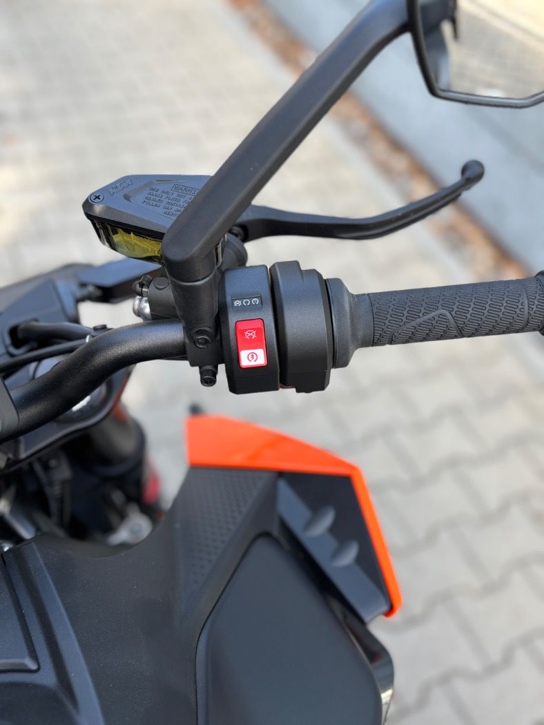 Fahrzeugabbildung KTM 990 Duke Modell 2024