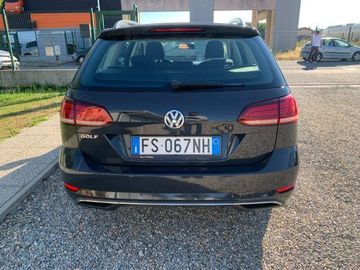 Volkswagen Golf - 6