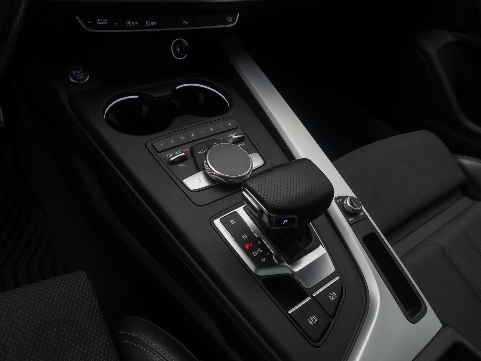Audi A4 quattro SLine Kamera DAB Massage Panorama 18"