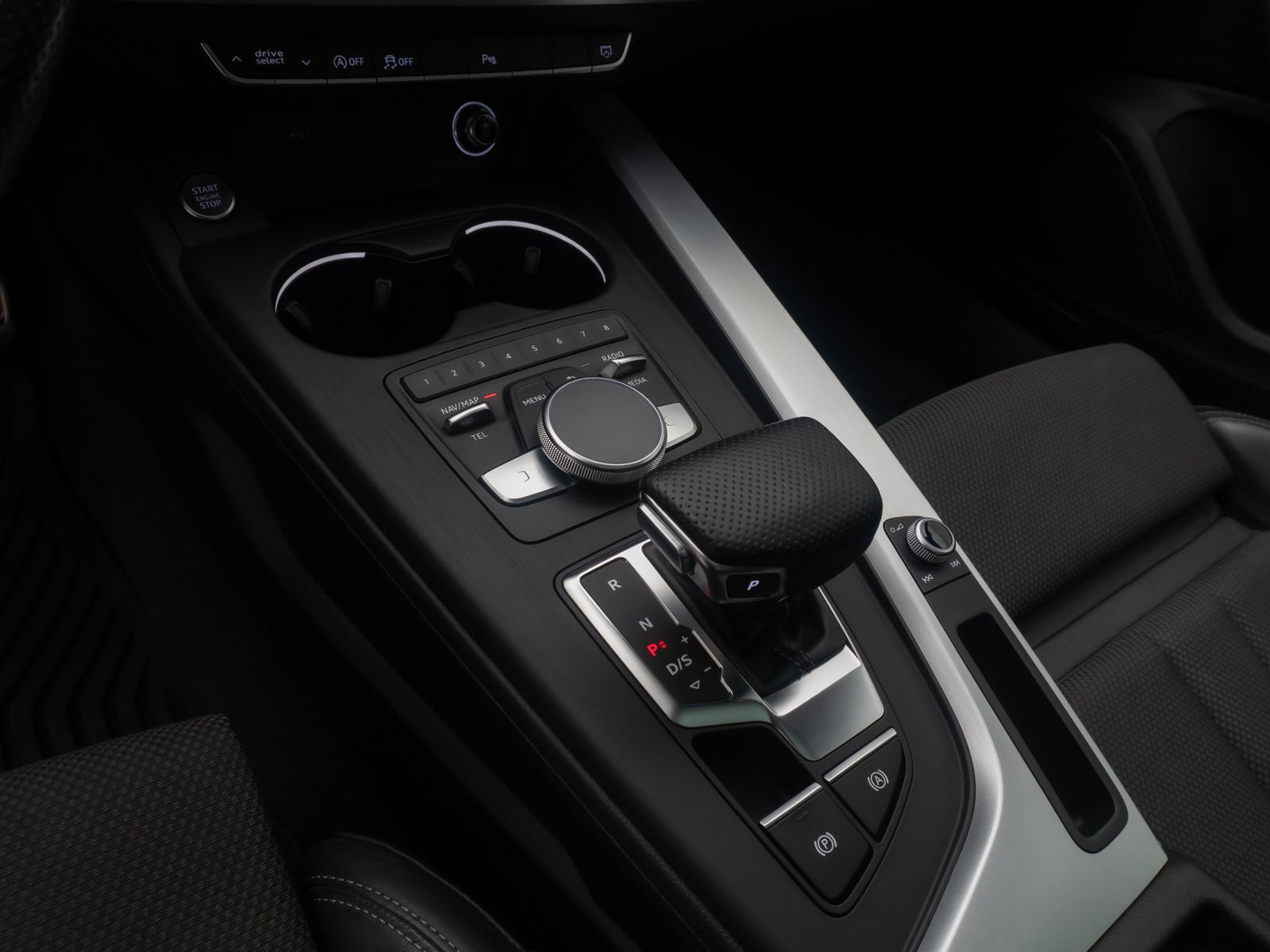 Fahrzeugabbildung Audi A4 quattro SLine Kamera DAB Massage Panorama 18"