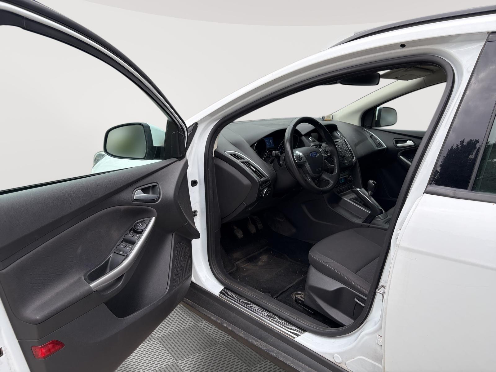 Ford Focus 2013 — photo 14