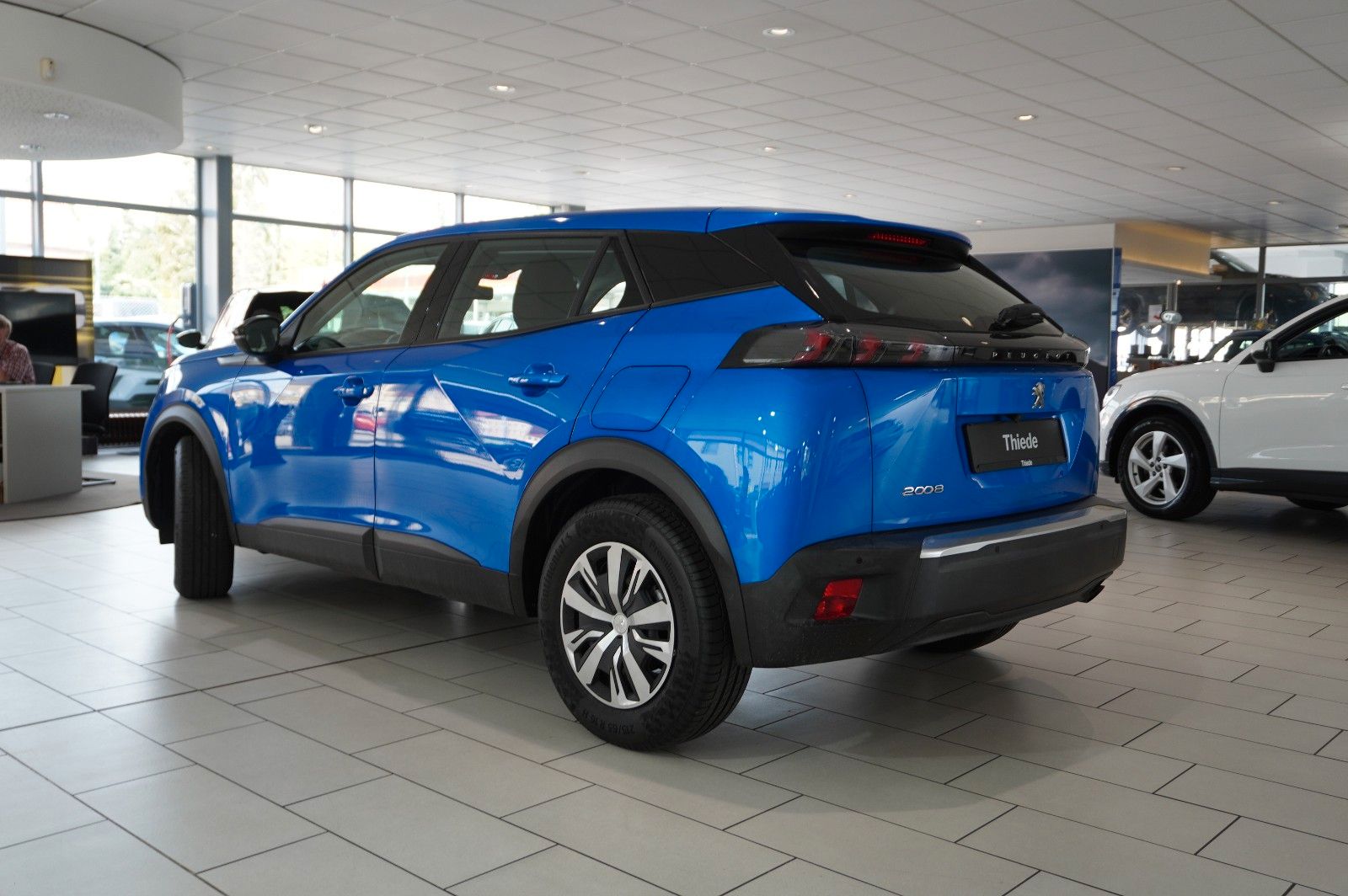 Fahrzeugabbildung Peugeot 2008 1.2 PURETECH NAVI/SHZ/KAMERA/TEMP/DAB+