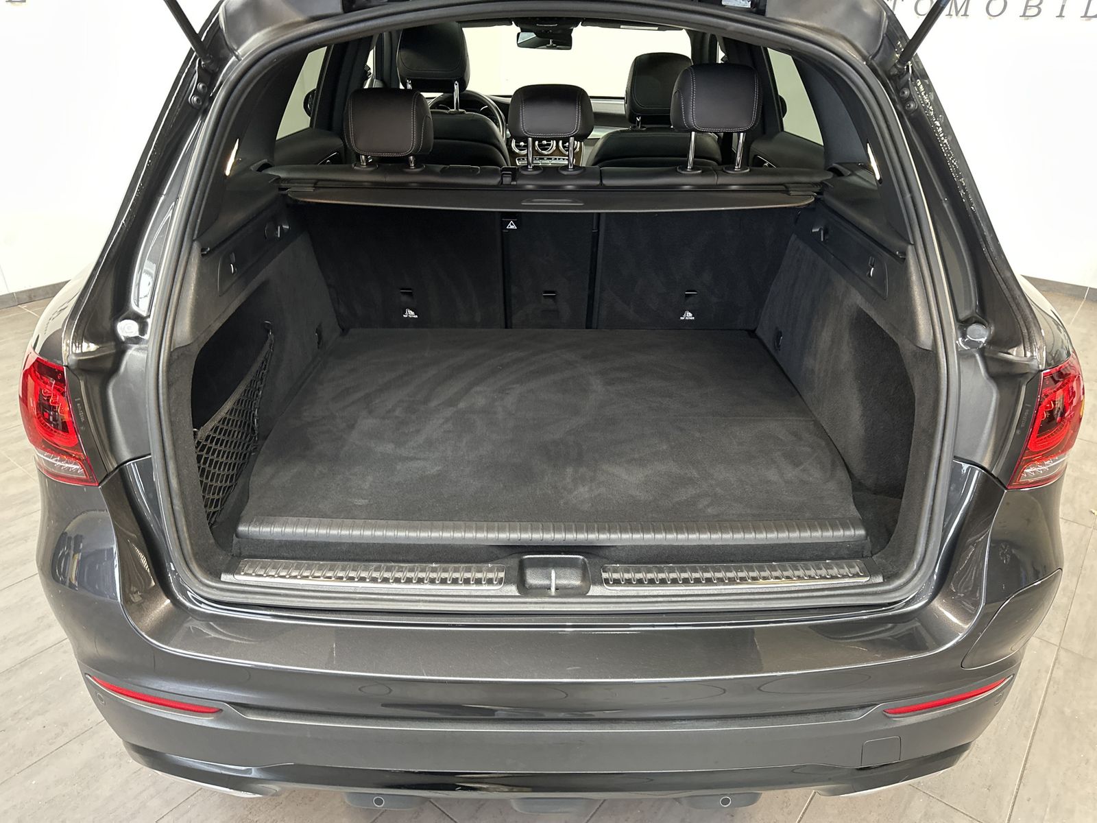 Fahrzeugabbildung Mercedes-Benz GLC 300e 4Matic Luxury NAV+LED+PANO+19ZOLL+1HD