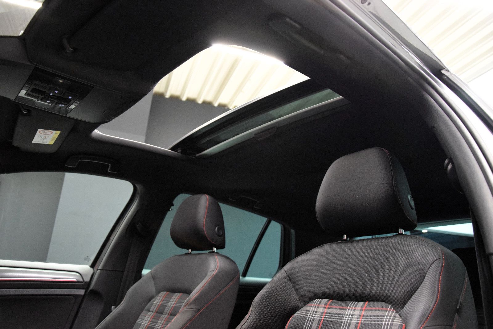 Fahrzeugabbildung Volkswagen Golf VII Lim GTI Performance DSG Pano Virtual OZ