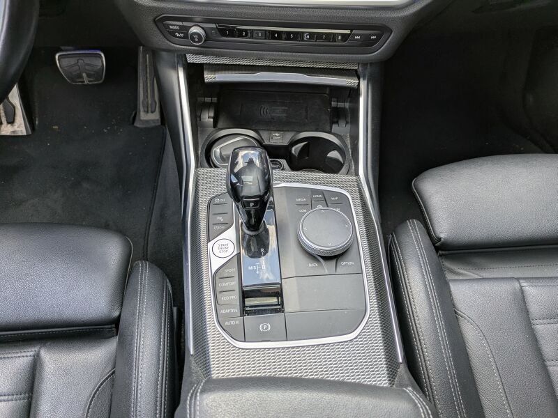 BMW 320i Tour. M Sport Laser. Glasdach. Park.Ass. foto 10