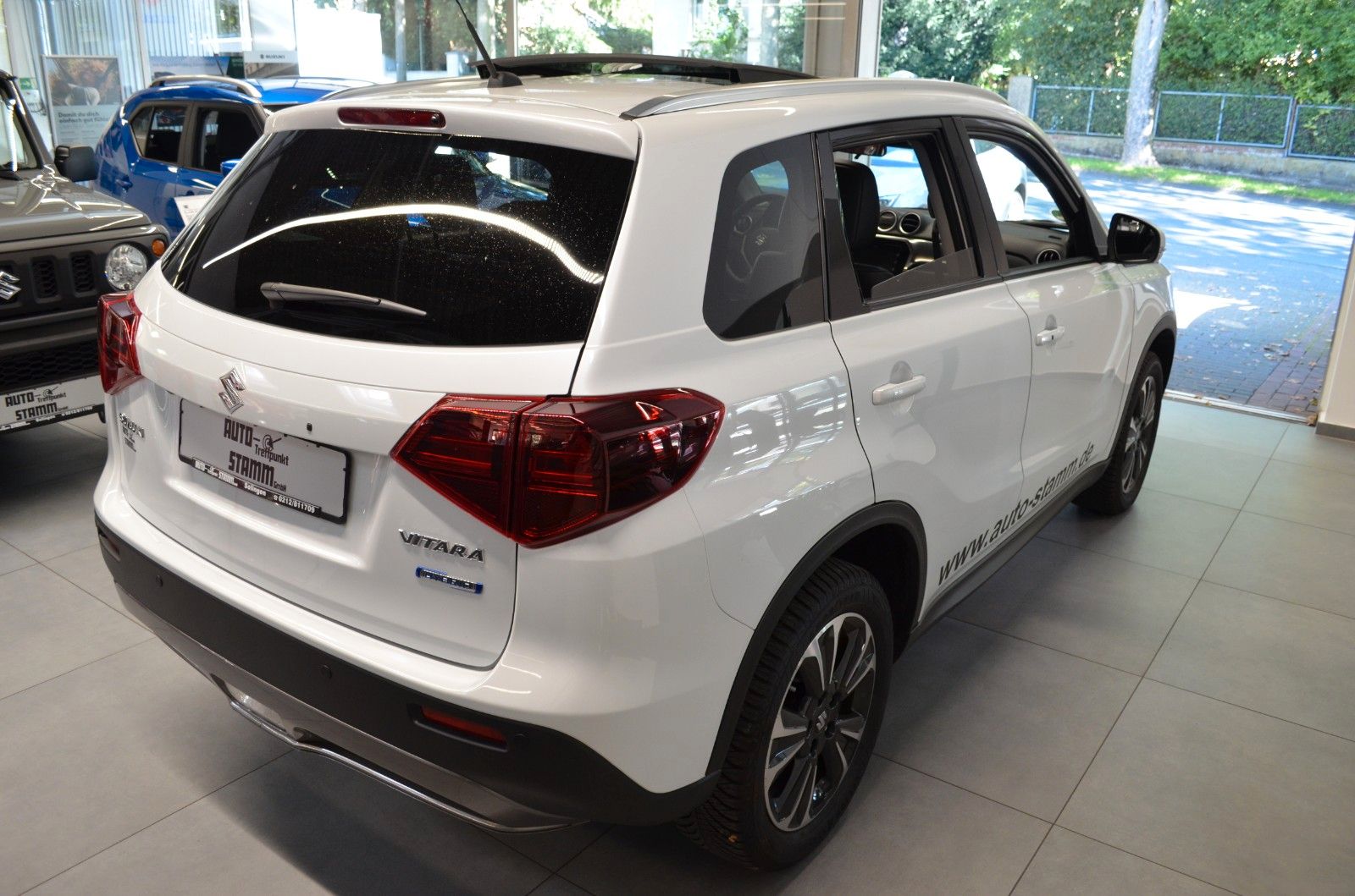 Fahrzeugabbildung Suzuki Vitara 1.4 BOOSTERJET Hybrid Com+ *Pano-Navi*