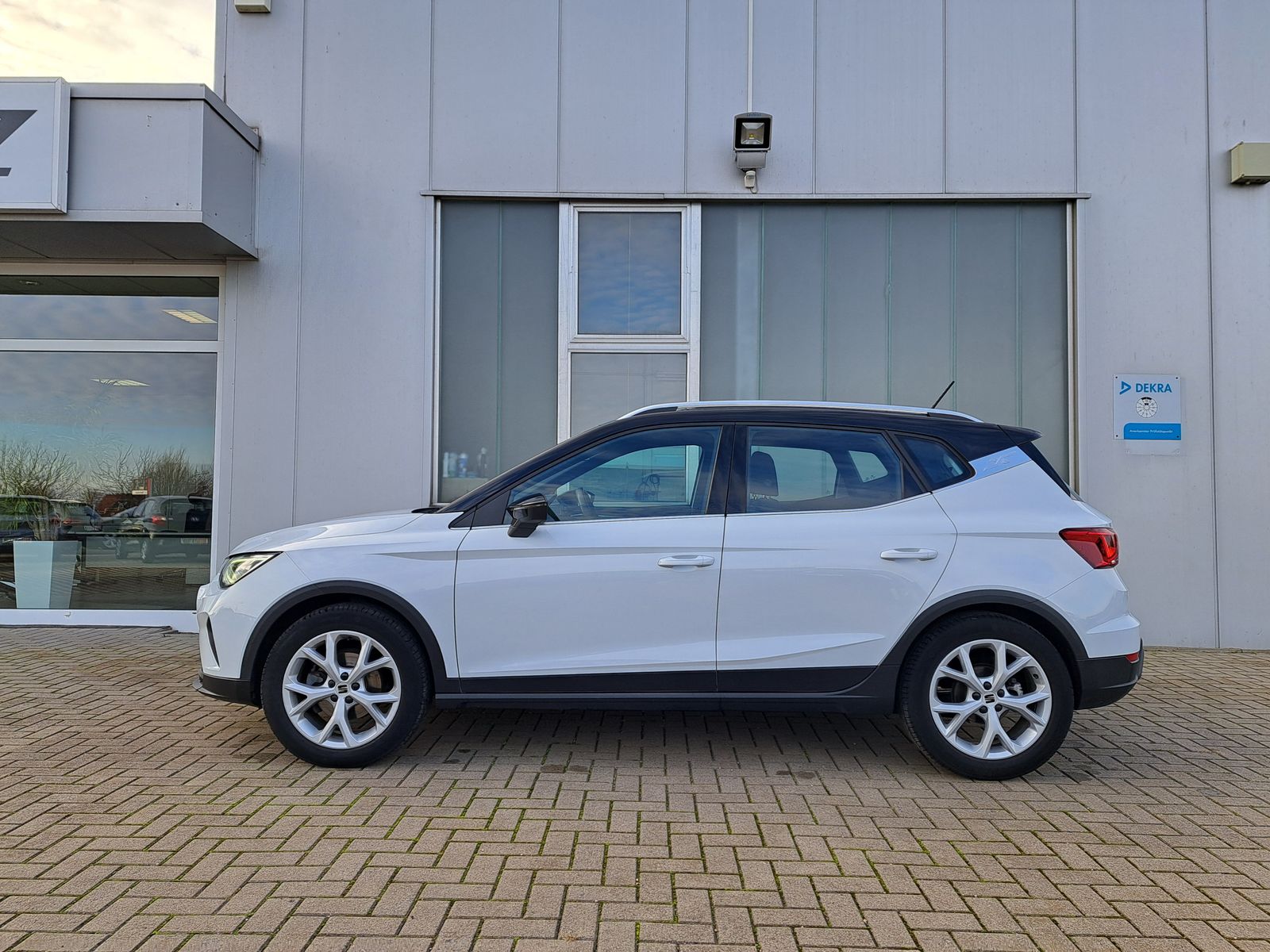 Fahrzeugabbildung SEAT Arona 1.0 TSI FR DSG MY 2022 LED NAVI PDC ALU