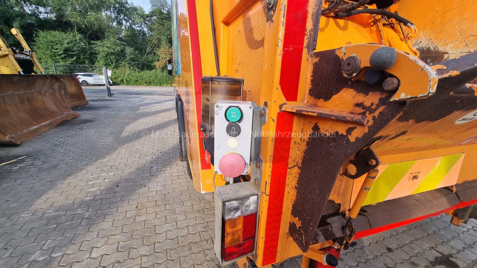 Fahrzeugabbildung Mercedes-Benz 2633 Econic EEV / AC / ZSA / Retarder / 6x2