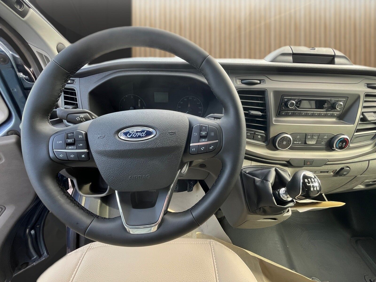 Fahrzeugabbildung Karmann Dexter 4x4 DE 560 AW Allrad 4x4, Rückfahrkamera