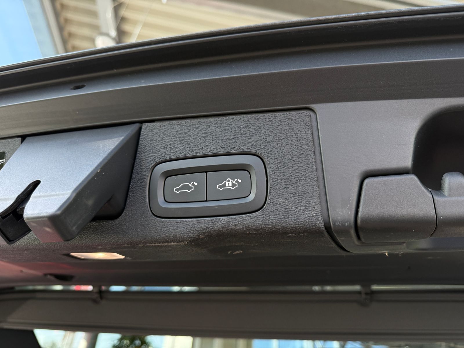 Fahrzeugabbildung Volvo XC60 R Design AHK H/K KAM LED