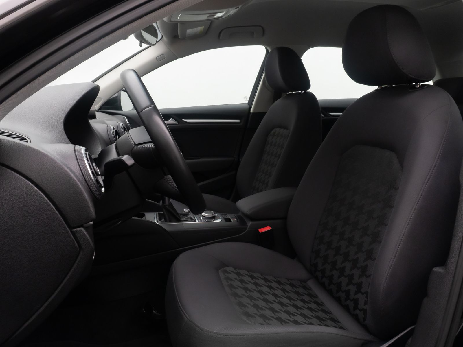 Fahrzeugabbildung Audi A3 Attraction PDC KlimaAut HiFi Sitzheizung LM