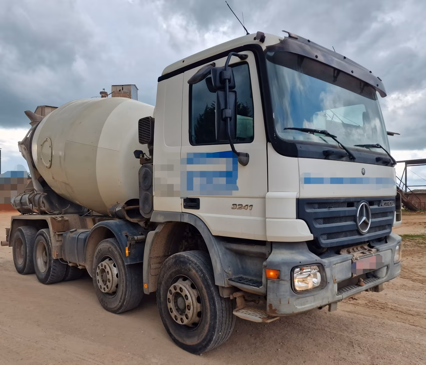 Mercedes-Benz 3241 8x4